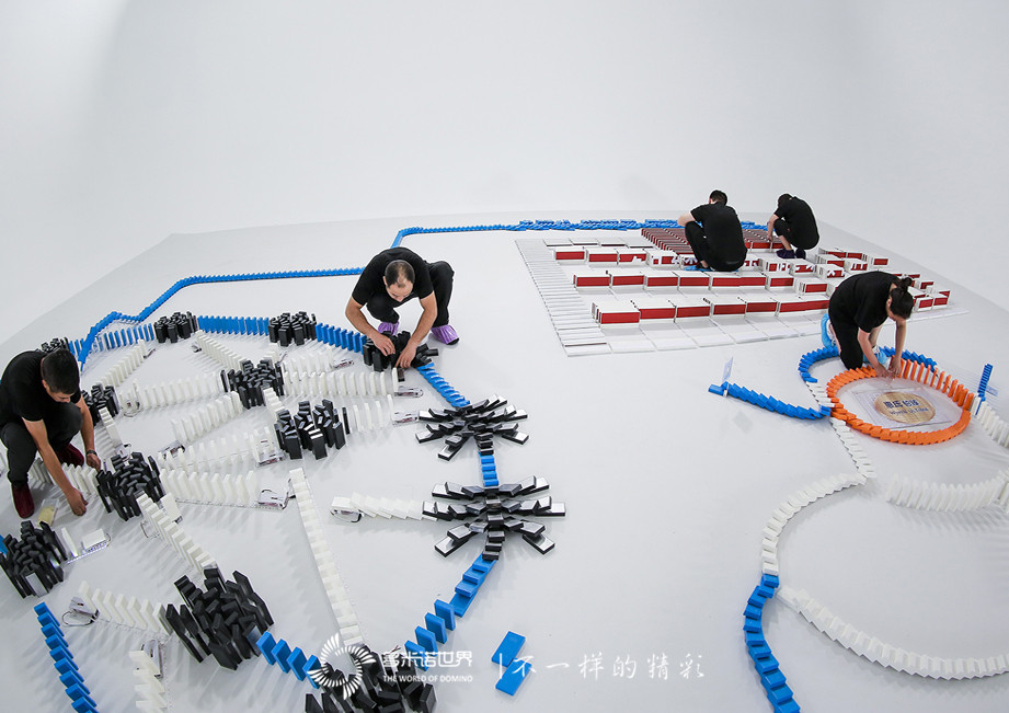 萌娃推動多米諾，迎接“惠氏鉑臻京東超級品牌日”