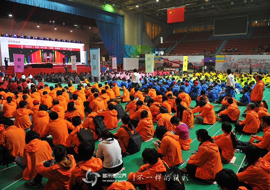 聯(lián)想BT/IT多米諾團隊大挑戰(zhàn)創(chuàng)吉尼斯世界紀錄