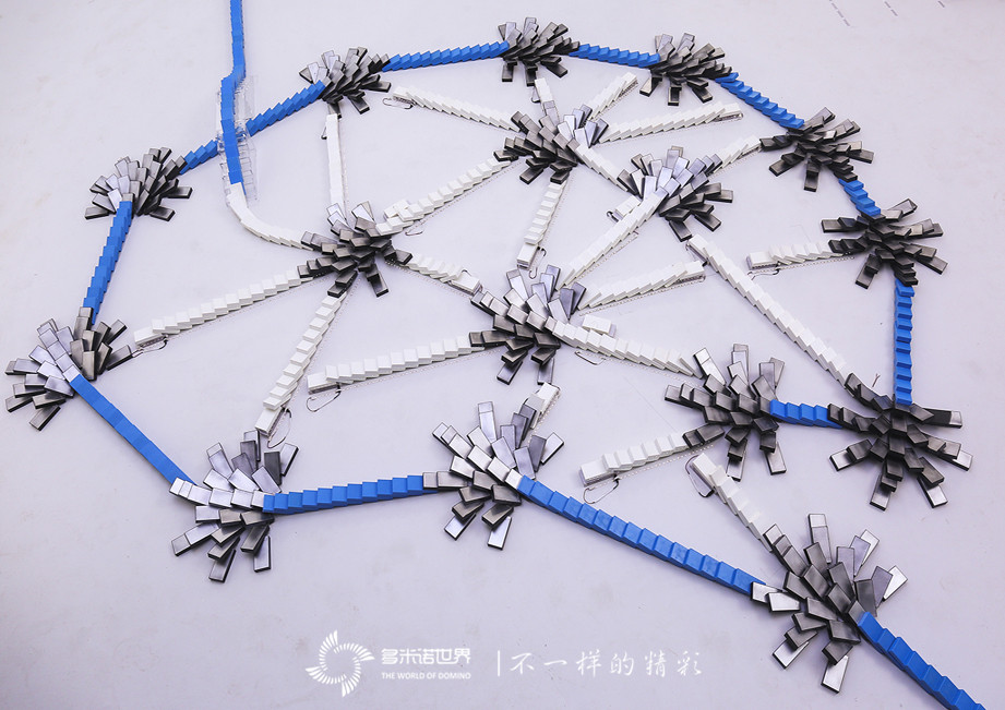 萌娃推動多米諾，迎接“惠氏鉑臻京東超級品牌日”