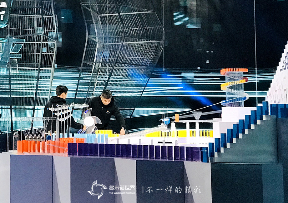 神奇的多米諾化學(xué)實(shí)驗(yàn)精彩《智造將來》