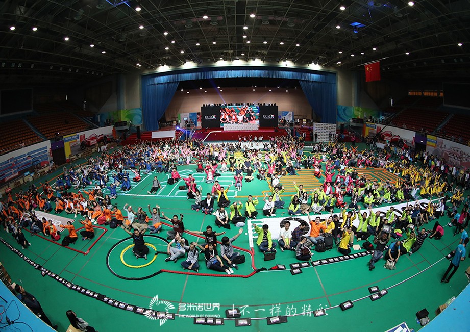 聯(lián)想BT/IT多米諾團(tuán)隊大挑戰(zhàn)創(chuàng)吉尼斯世界紀(jì)錄