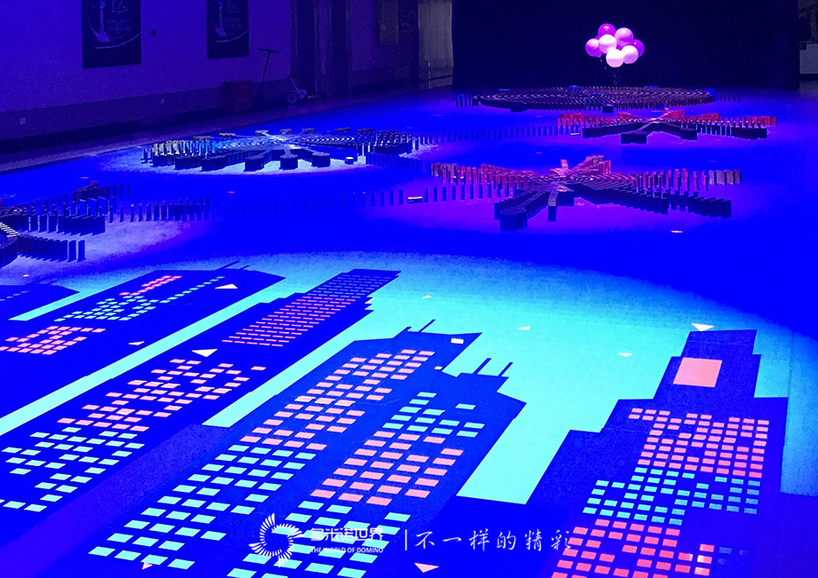 美侖美奐多米諾骨牌秀開場，金鷹女神華麗登場