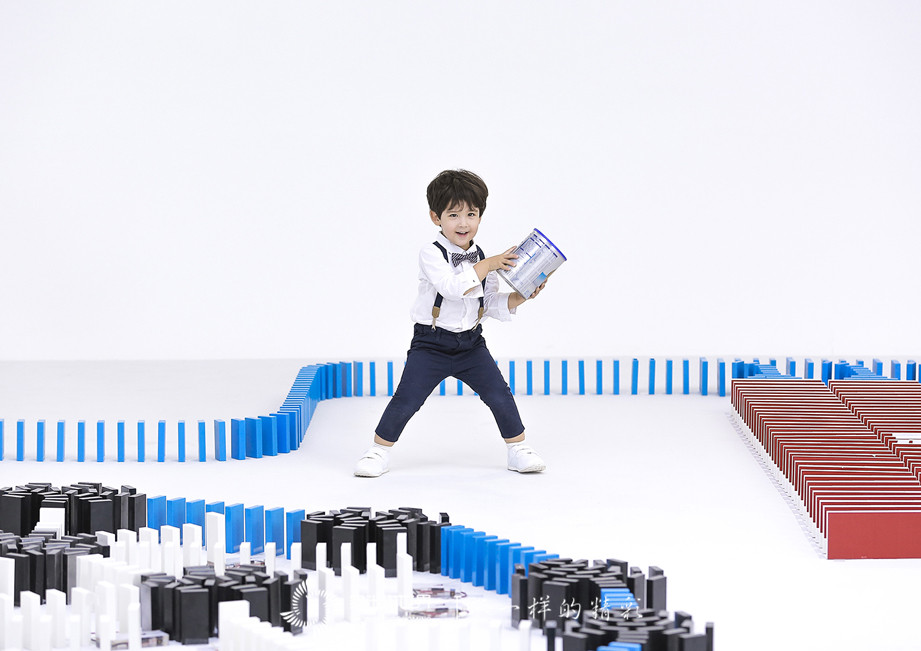 萌娃推動多米諾，迎接“惠氏鉑臻京東超級品牌日”