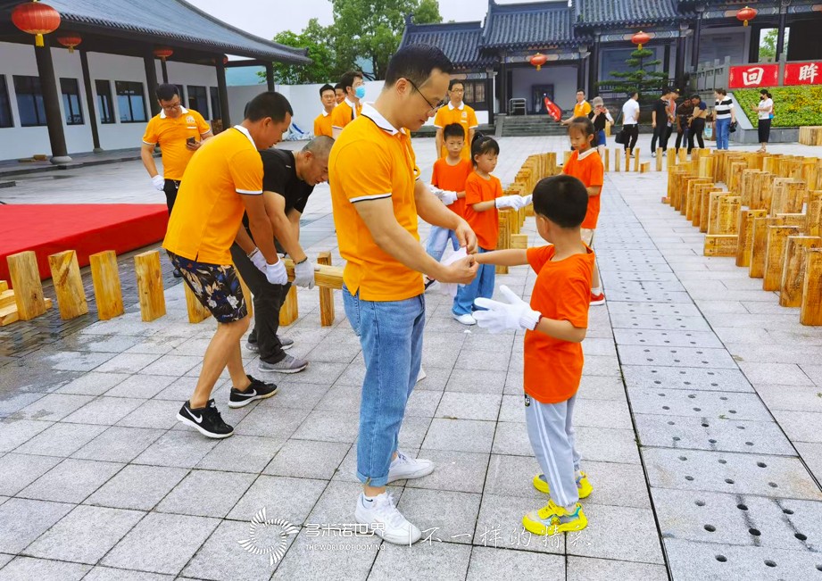  1萬塊多米諾骨牌，總長2500米！象山影視城“演繹”長征路