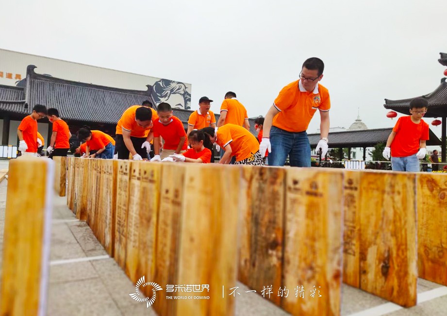  1萬塊多米諾骨牌，總長2500米！象山影視城“演繹”長征路