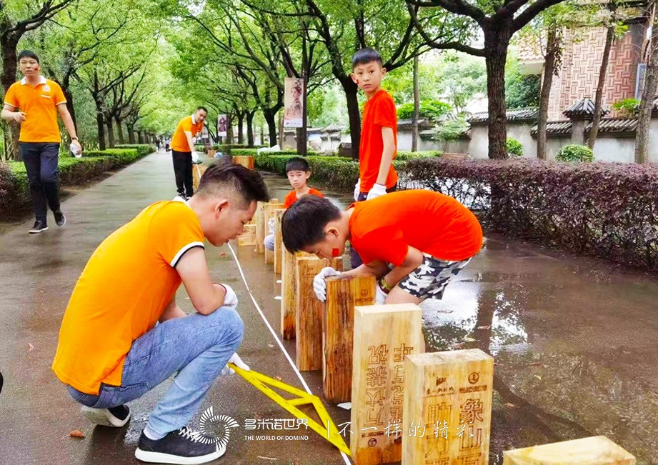  1萬塊多米諾骨牌，總長2500米！象山影視城“演繹”長征路