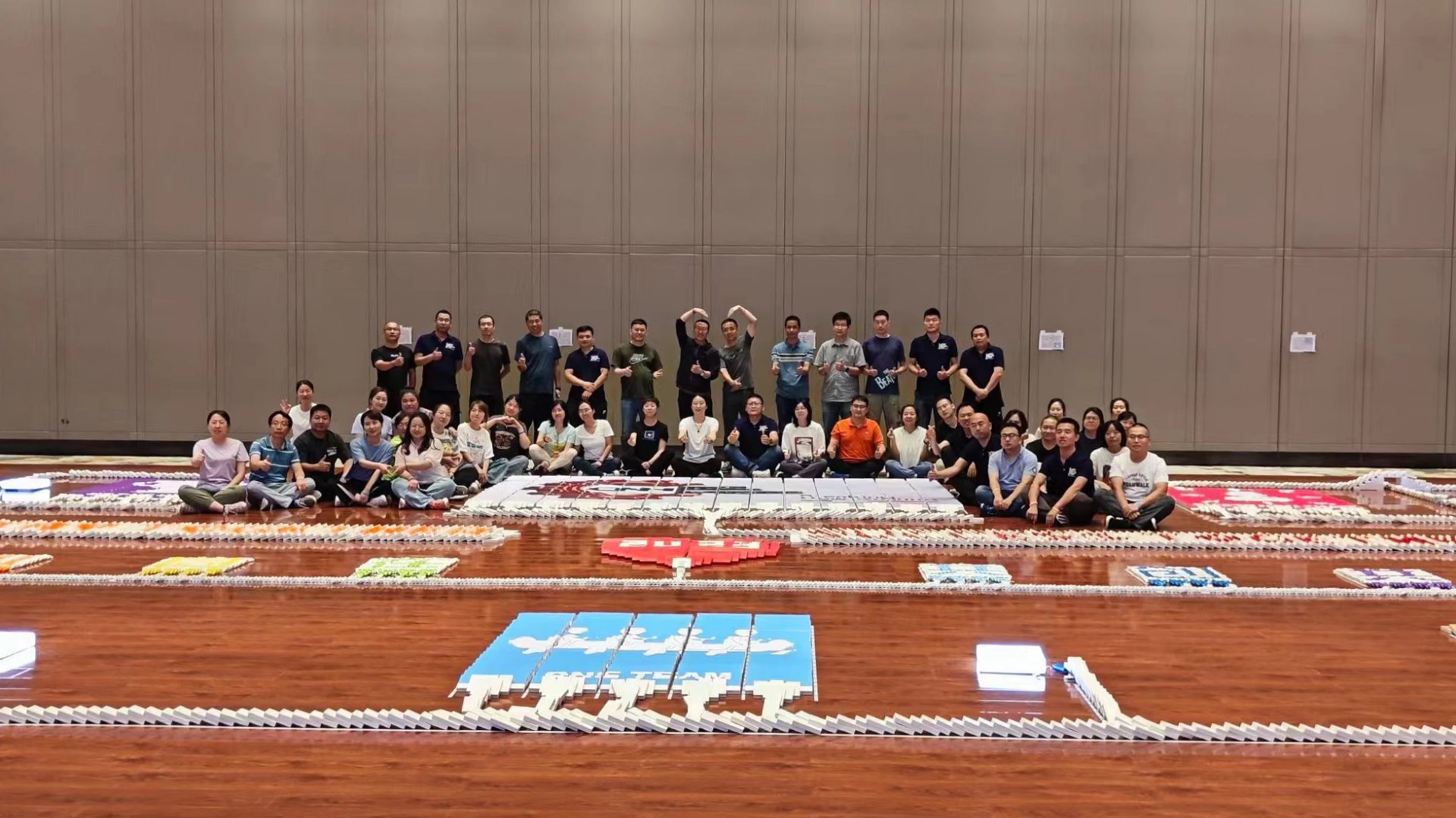 “同心同在，共創(chuàng)共贏”凱斯紐荷蘭多米諾骨牌團(tuán)隊(duì)挑戰(zhàn)